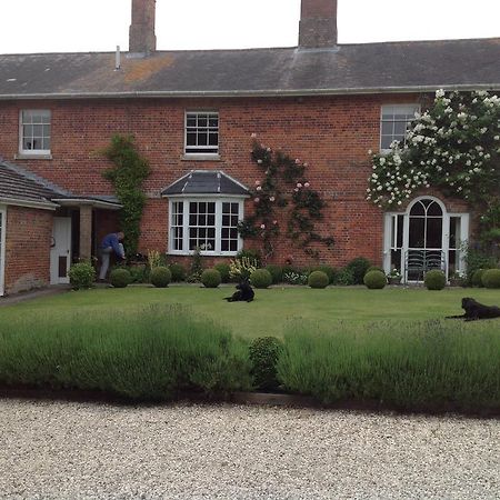 Brunton Farmhouse Hotel Collingbourne Kingston Exterior photo