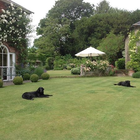 Brunton Farmhouse Hotel Collingbourne Kingston Exterior photo