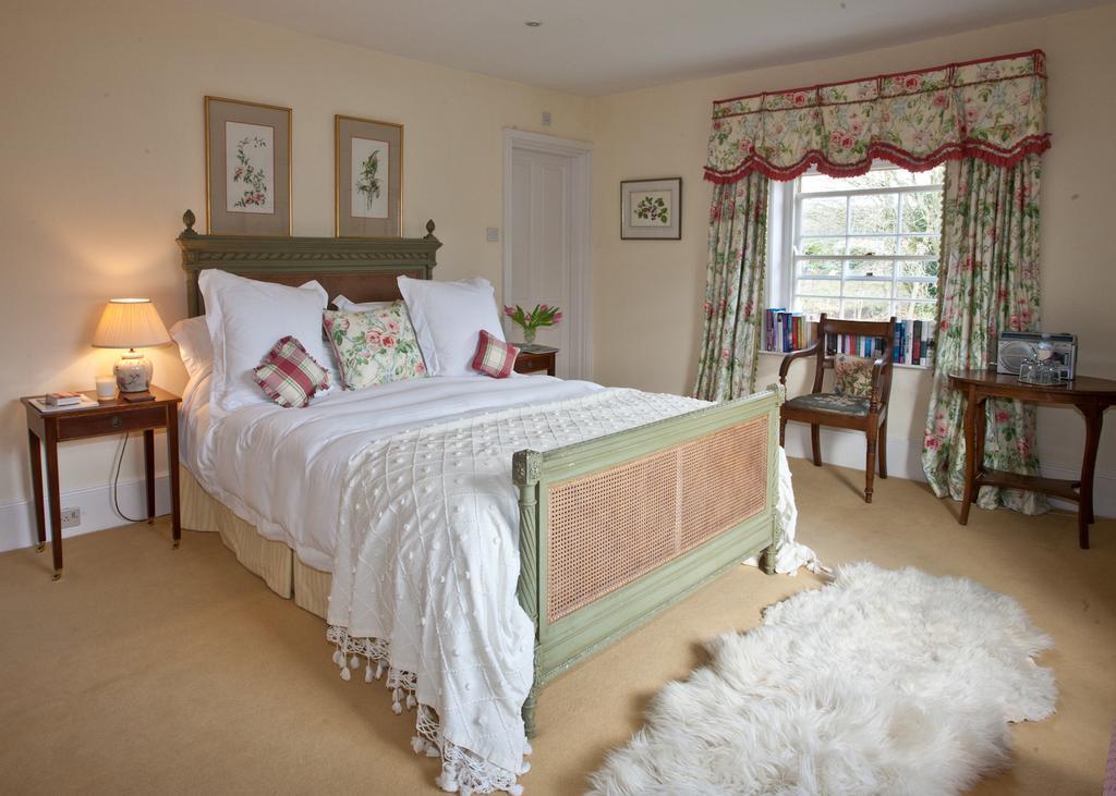 Brunton Farmhouse Hotel Collingbourne Kingston Exterior photo