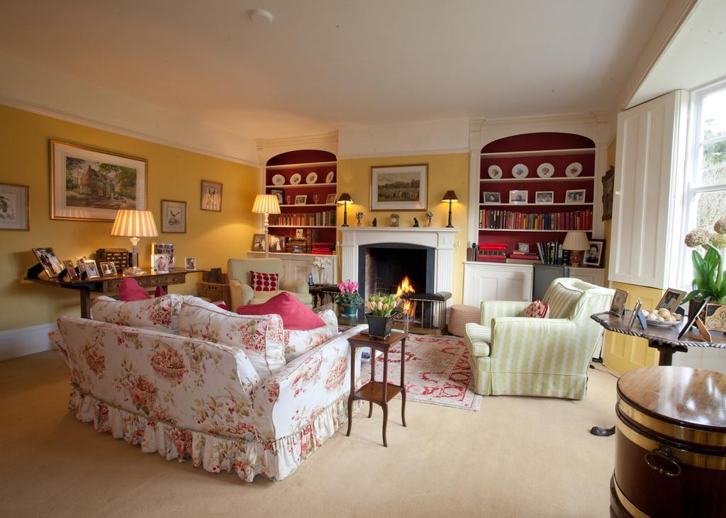 Brunton Farmhouse Hotel Collingbourne Kingston Exterior photo