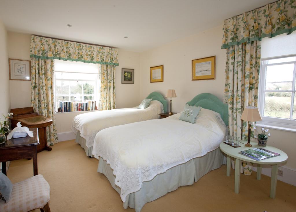 Brunton Farmhouse Hotel Collingbourne Kingston Exterior photo
